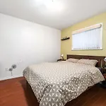 Cozy 2Bd Apartment In Vibrant Vancouver Location