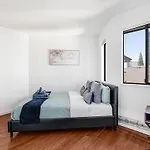 Stylish & Comfy Condo In A Prime Location