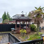 Luxurious 8-Bedroom Mansion Next To Oakridge Mall