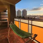 Landmark Views Licensed 2-Bedroom With Soundbar And Large Outdoor Space