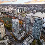 Stylish 2Bd Condo In Downtown With Marina View