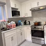 May House In Kerrisdale
