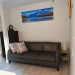 May House In Kerrisdale
