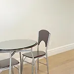 Beautiful Place With Kitchen, Washing Machine, Internet Near Ubc, Beach And Dt