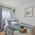 Spacious 2 Bedroom Apartment In Prime Yaletown Location