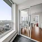 Spacious 3Br Condo In Downtown Vancouver Central Location