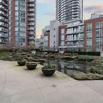 1 Bedroom Apartment Beside Roger\'S Arena, Bcplace, Skytrain