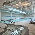1 Bedroom Apartment Beside Roger\'S Arena, Bcplace, Skytrain