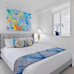 High Rise 2 Bedroom Condo With Balcony And Spectacular Views
