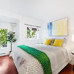 Modern 2 Bedroom Retreat In Coal Harbour Steps To Seawall