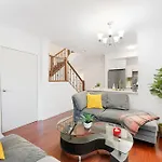 Modern 2 Bedroom Retreat In Coal Harbour Steps To Seawall