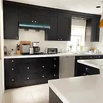Cozy Guest Rooms Near Ubc, Downtown And Beaches