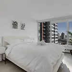 Bright 3Br Downtown Vancouver Condo W Pool & Gym