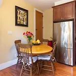 Beautiful, Quiet 3Br In Posh Kitsilano