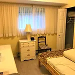 Shiny Queen Elizabeth Guesthouse