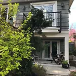 West Side 1Br Dunbar Garden Suite