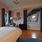 Corkscrew Inn