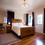 Corkscrew Inn