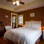 Corkscrew Inn