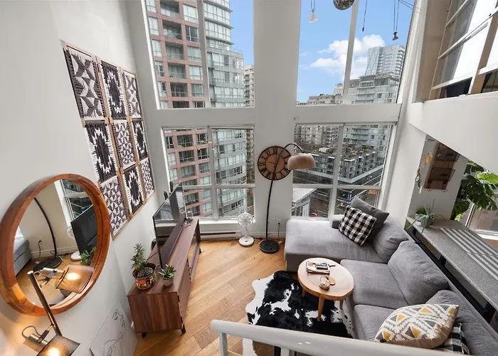 Rare Find Loft With Full Kitchen At Heart Of Downtown