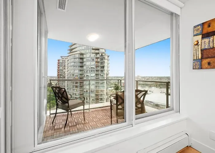 Water View Condo In Downtown Vancouver