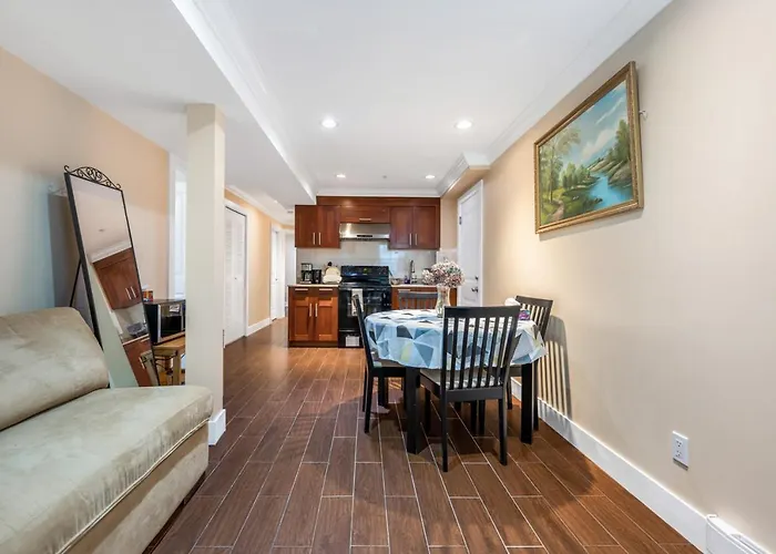 Tranquil Unit In Vancouver\'S Vibrant Neighborhood