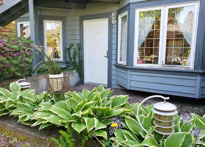 Bright Garden Suite By Forest & Beach & Ubc