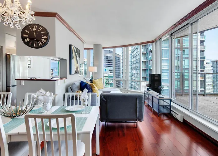 Designer Sub-Penthouse - Central Downtown Views And King Bed!