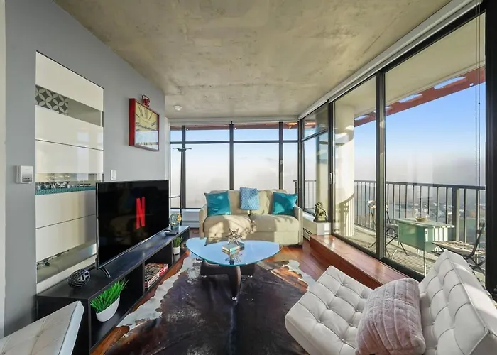 Breathtaking Water Views Downtown With Free Parking