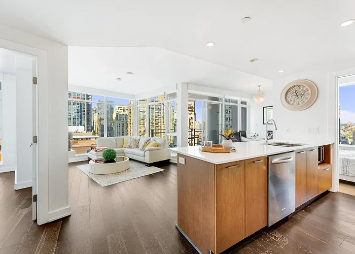 Luxurious 2-Bedroom Retreat With Panoramic Cityscape