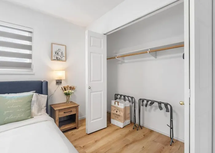Spacious Family Retreat Central To Yvr And Downtown