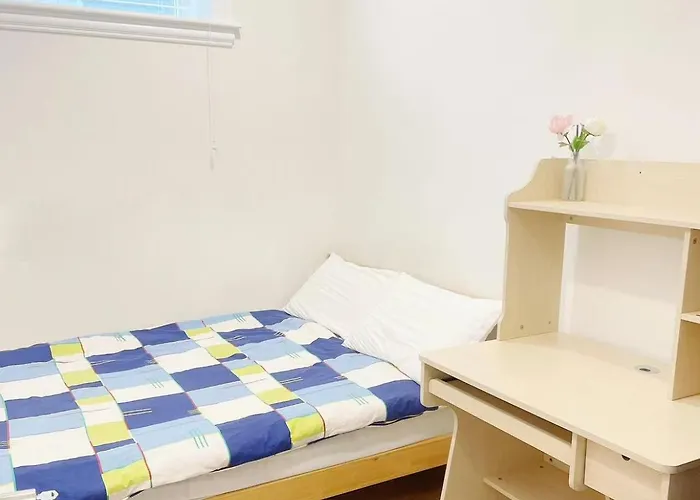 Beautiful Place With Kitchen, Washing Machine, Internet Near Ubc, Beach And Dt