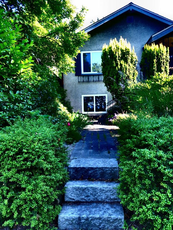 Neat, Compact, Private In A Lovely Neighbourhood * Vancouver