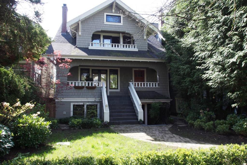 Modern In Beautiful Kitsilano Vancouver