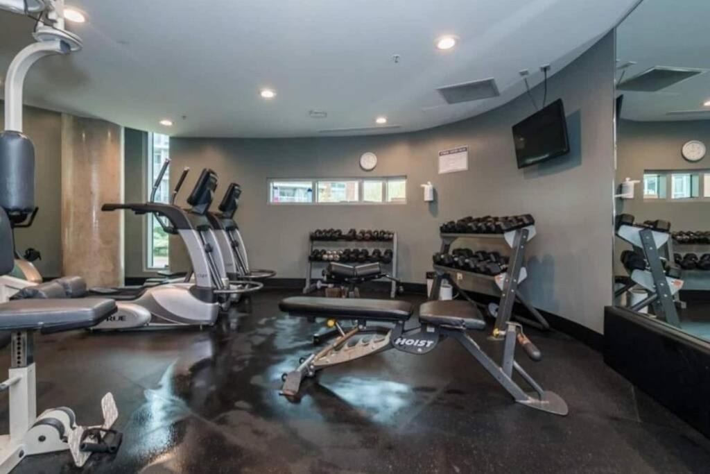 Lovely One-bedroom With Pool, Hot Tub, And Gym In The Heart Of Downtown, Skytrain 3min Away Apartment *