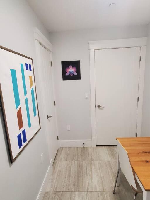 Cozy Guest In Quiet With Private Entry Vancouver