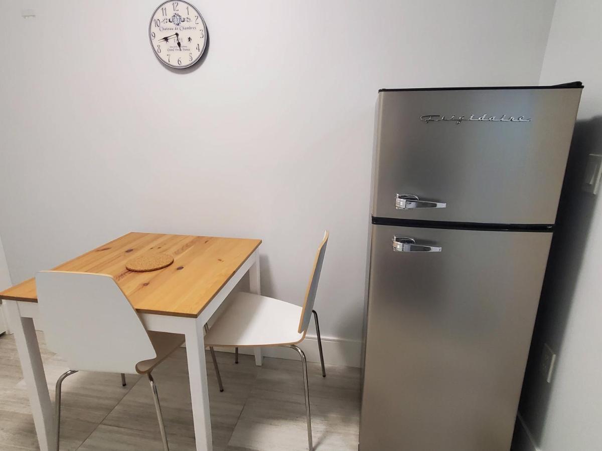 Cozy Guest In Quiet With Private Entry Vancouver
