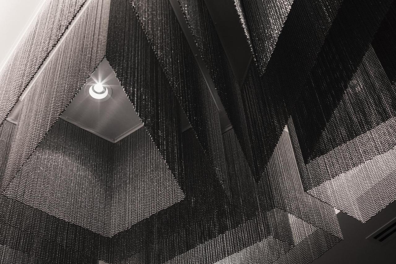 Hotel Paradox Vancouver 4*