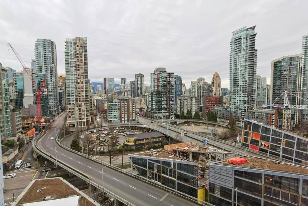 Luxury 1br With Great View In Downtown Vancouver