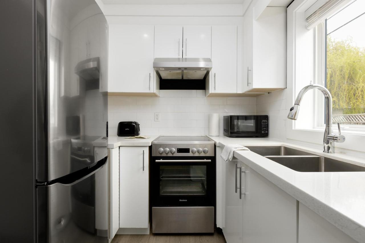 Newly Built Laneway 1 Bd Centrally Located Apartment *