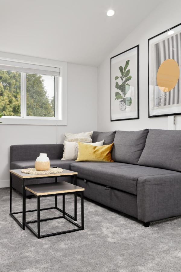 Newly Built Laneway 1 Bd Centrally Located Apartment *
