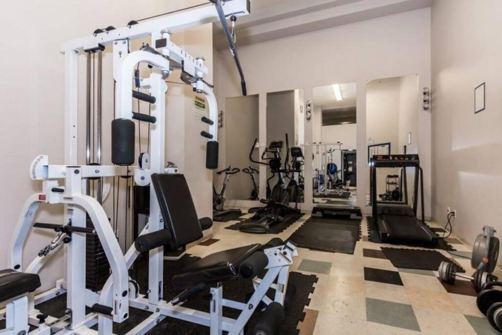 Beautiful Downtown Loft With Full Kitchen Vancouver
