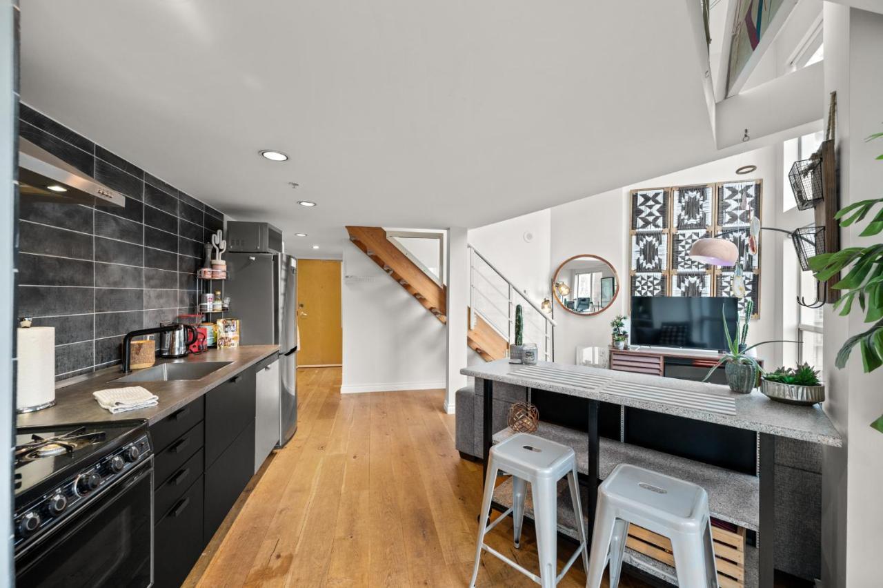 Rare Find Loft With Full Kitchen At Heart Of Downtown Apartment