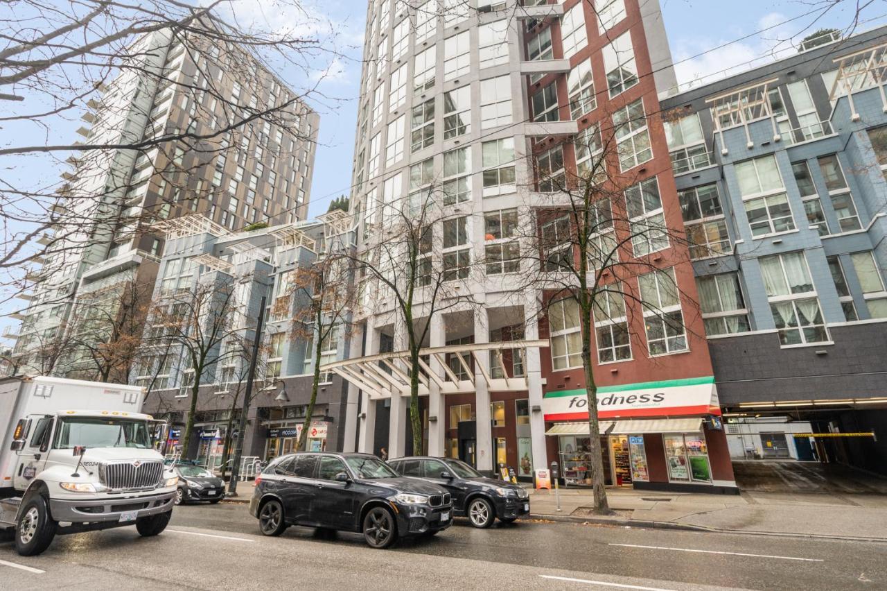 Rare Find Loft With Full Kitchen At Heart Of Downtown Apartment
