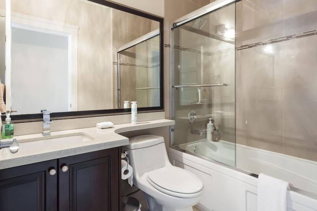 Guest house Rare Find Exquisitely New Quiet & Safe Skytrain