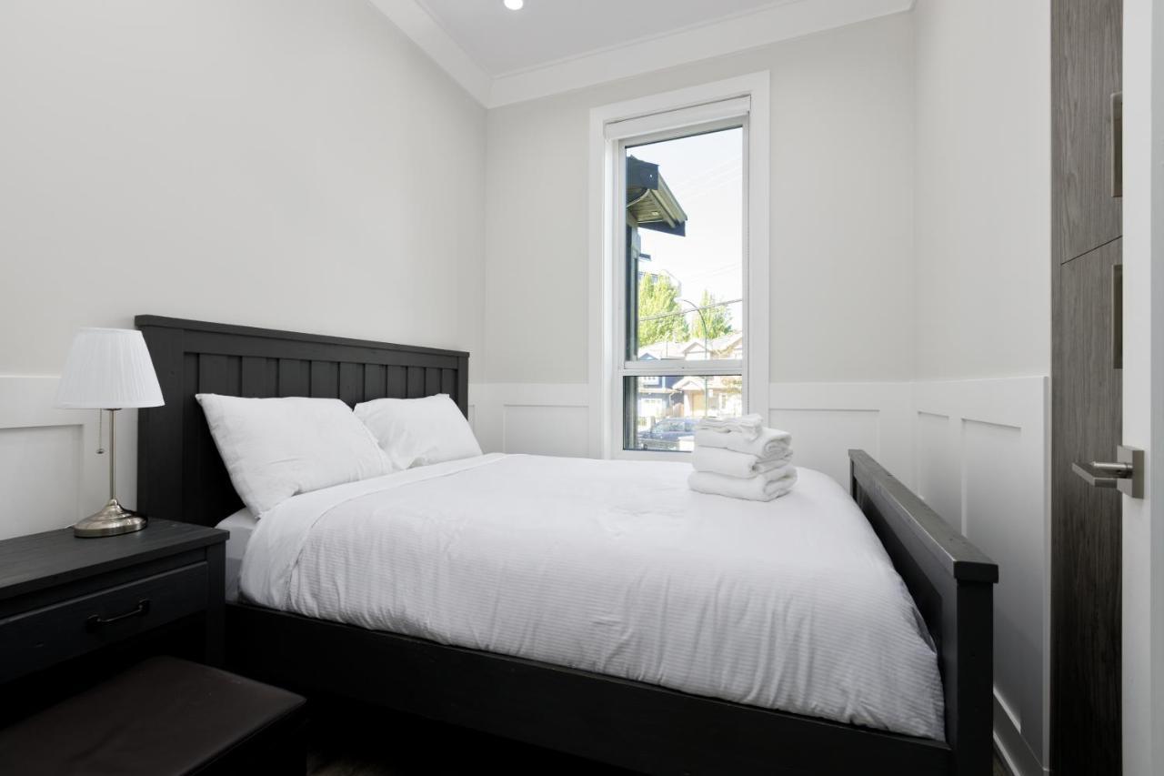 Apartment Cheerful 5 Bedroom House In