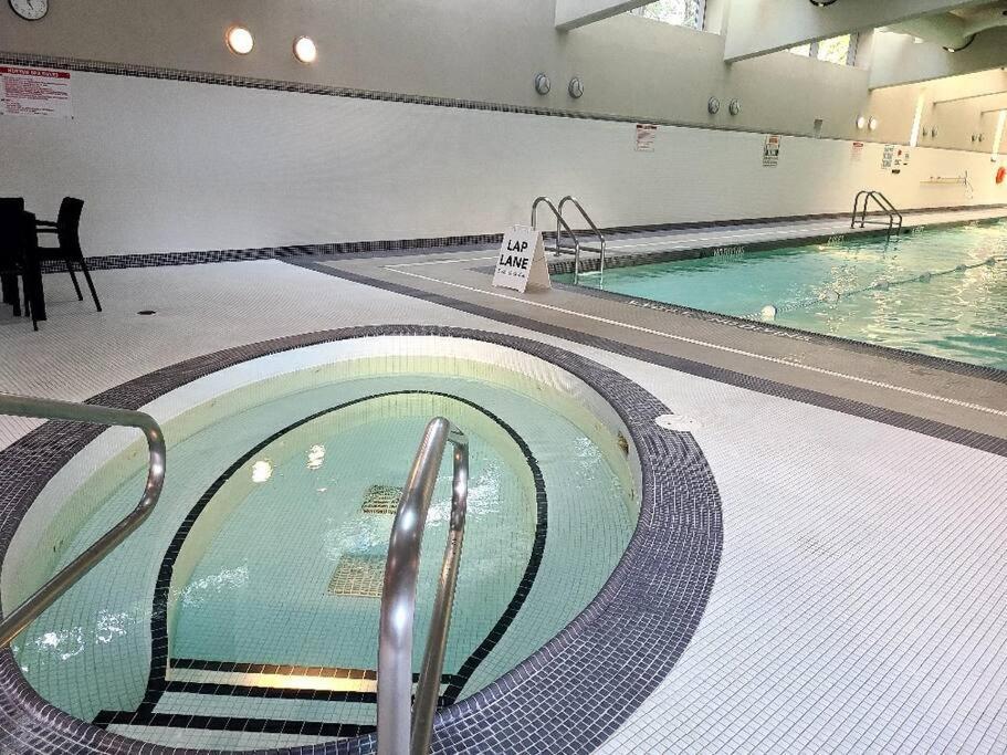 Spacious Dt 2-bdr High-rise With View, Pool, Gym * Vancouver