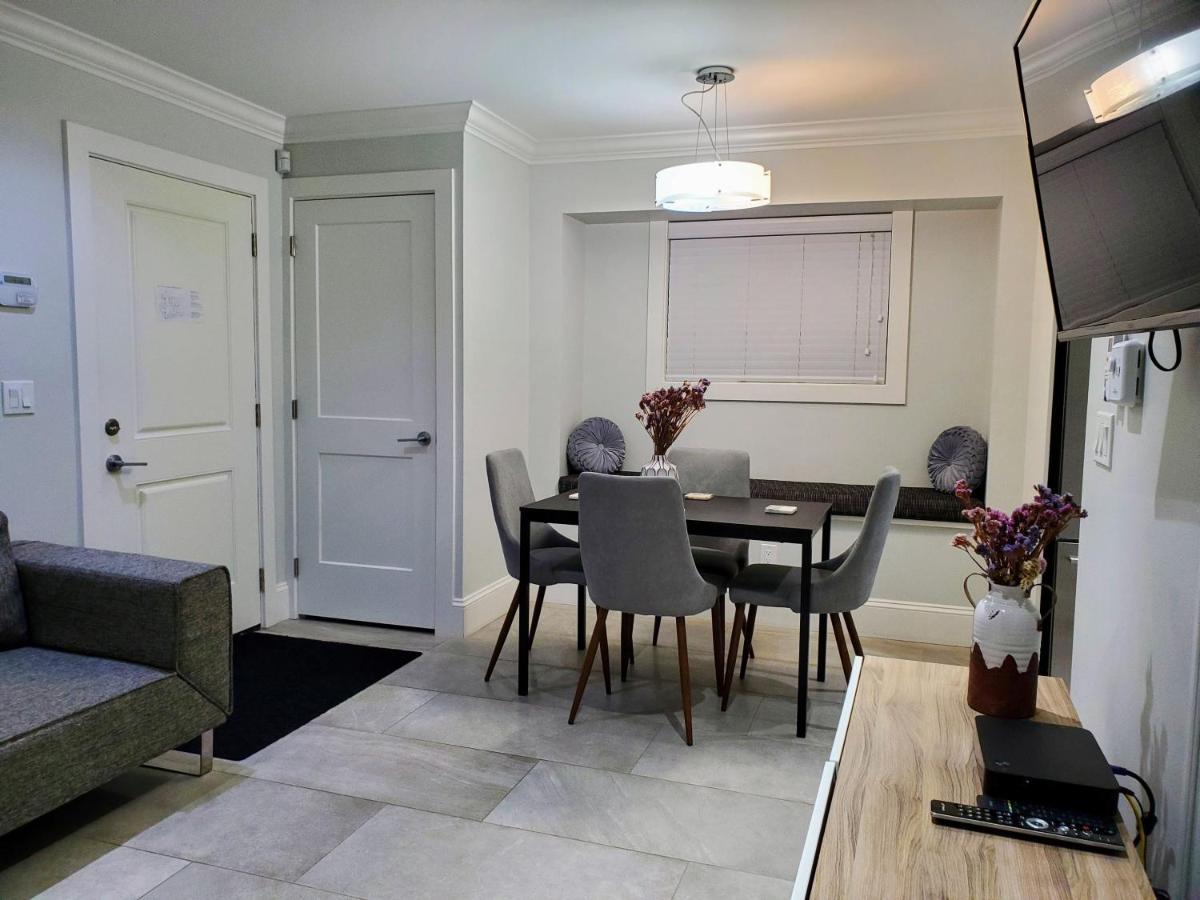 New Urban Modern Main Street House Holiday home