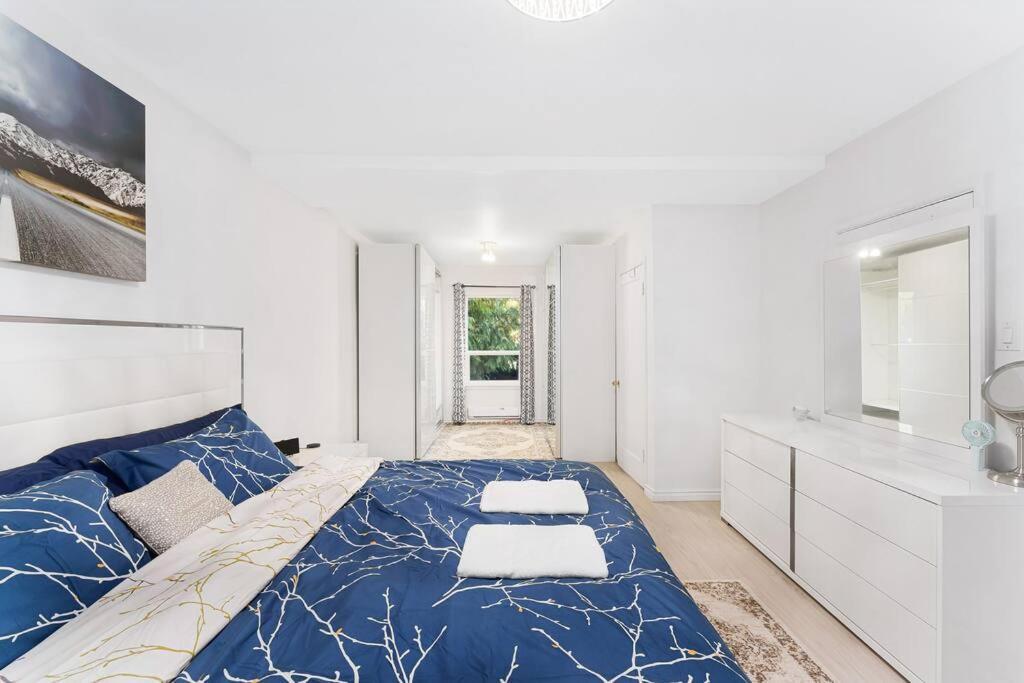 Amazing House In The Heart Of Dt/yvr/ubc Holiday home *