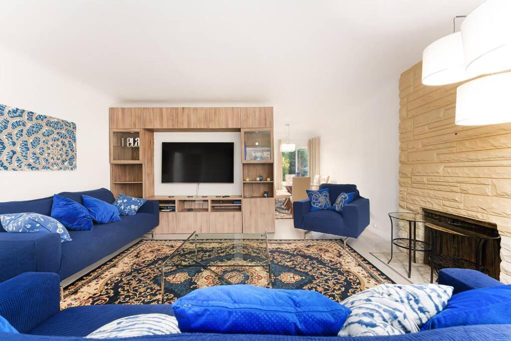 Amazing House In The Heart Of Dt/yvr/ubc Holiday home *